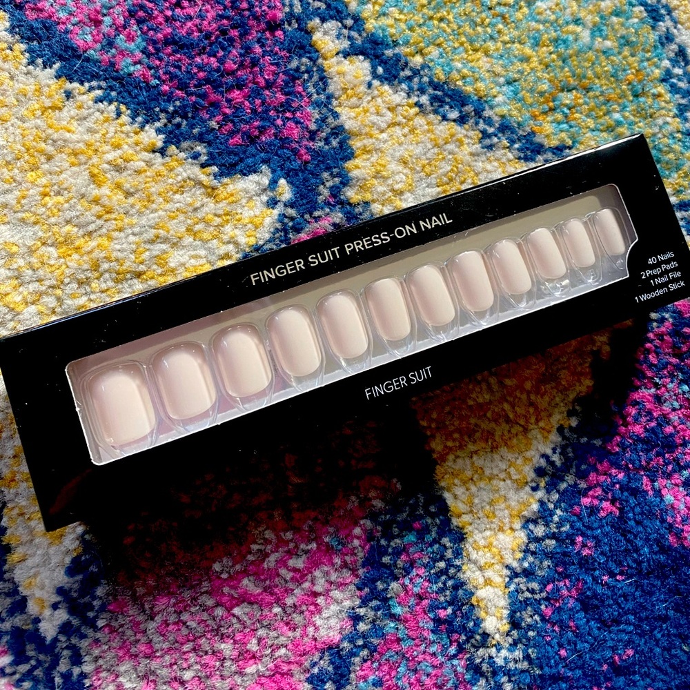 Finger Suit Press On Nails